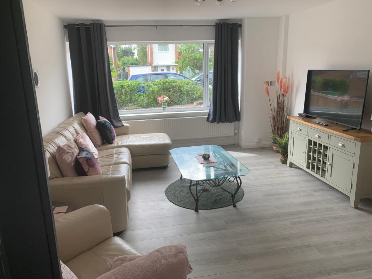 Crowthorne House, Beautiful 3 Bedroom Home For Upto 8 Guests, With Sofa Bed Cul-De-Sac With Private Driveway นอตติงแฮม ภายนอก รูปภาพ