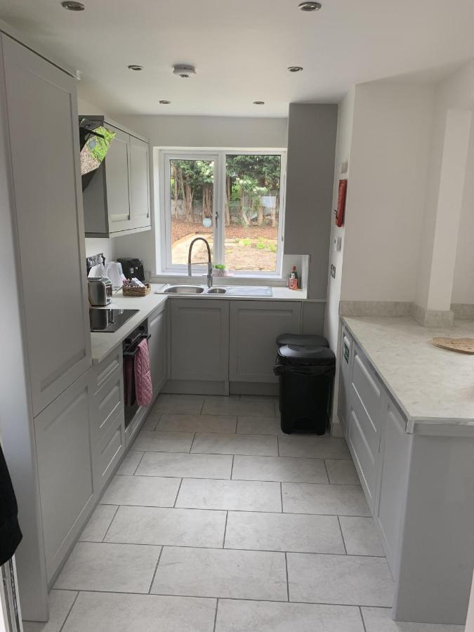 Crowthorne House, Beautiful 3 Bedroom Home For Upto 8 Guests, With Sofa Bed Cul-De-Sac With Private Driveway นอตติงแฮม ภายนอก รูปภาพ