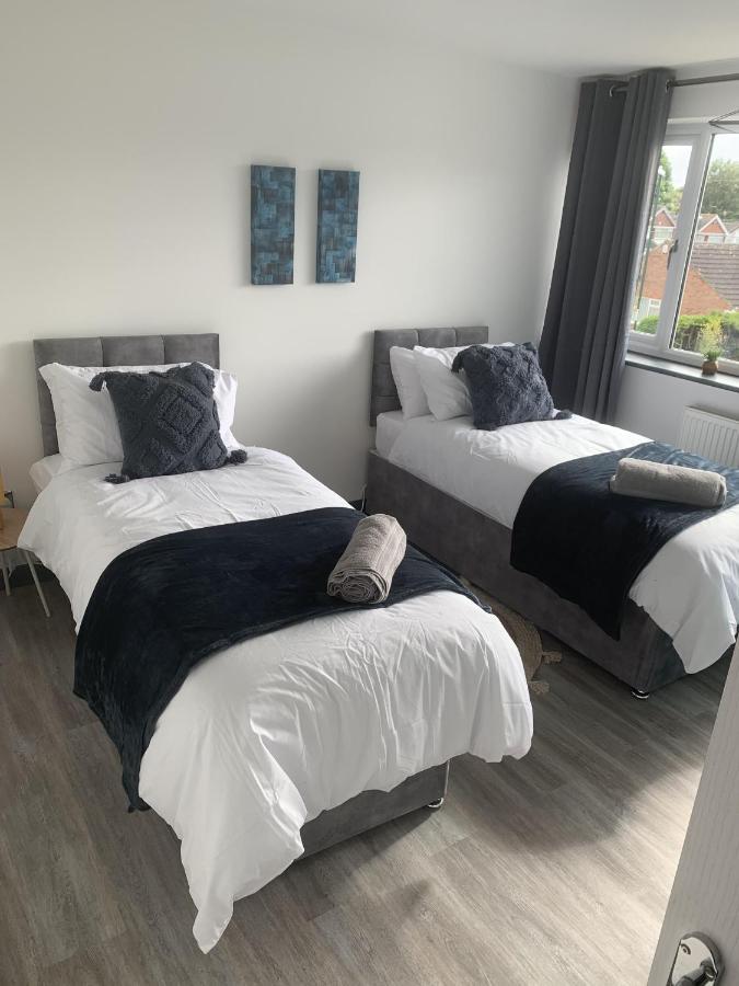 Crowthorne House, Beautiful 3 Bedroom Home For Upto 8 Guests, With Sofa Bed Cul-De-Sac With Private Driveway นอตติงแฮม ภายนอก รูปภาพ