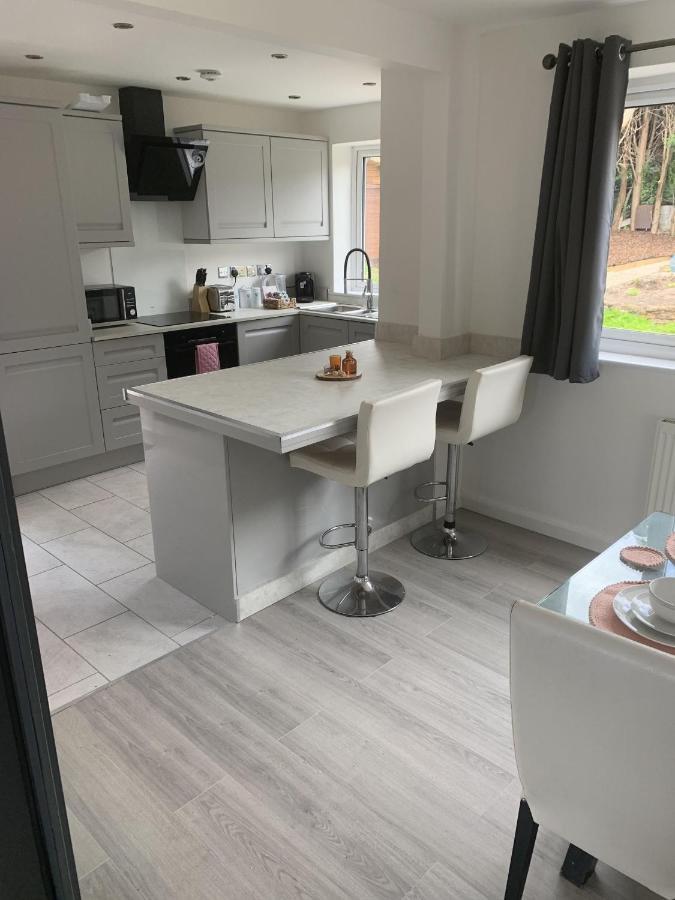Crowthorne House, Beautiful 3 Bedroom Home For Upto 8 Guests, With Sofa Bed Cul-De-Sac With Private Driveway นอตติงแฮม ภายนอก รูปภาพ