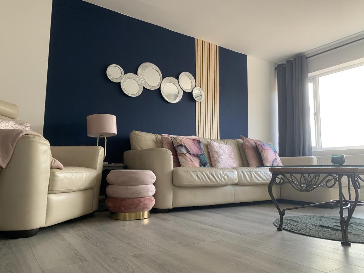 Crowthorne House, Beautiful 3 Bedroom Home For Upto 8 Guests, With Sofa Bed Cul-De-Sac With Private Driveway นอตติงแฮม ภายนอก รูปภาพ