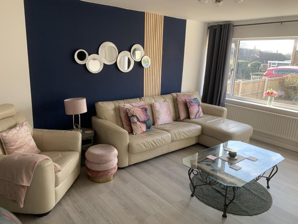 Crowthorne House, Beautiful 3 Bedroom Home For Upto 8 Guests, With Sofa Bed Cul-De-Sac With Private Driveway นอตติงแฮม ภายนอก รูปภาพ